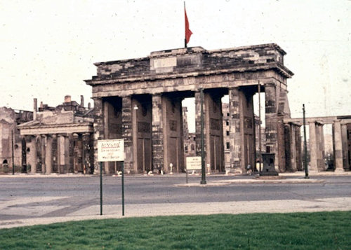 brandenburg gate ww2